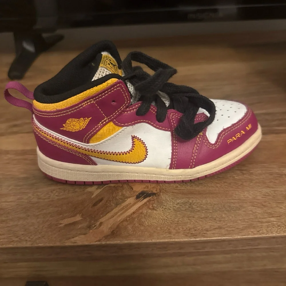 Nike Air Jordan 1 Mid Día de‎ Muertos 10c